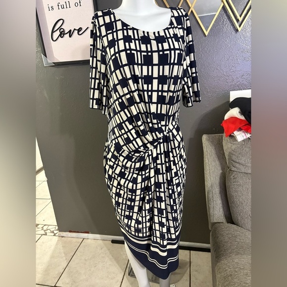 Navy and White Geometric Dress - Picture 2 of 6